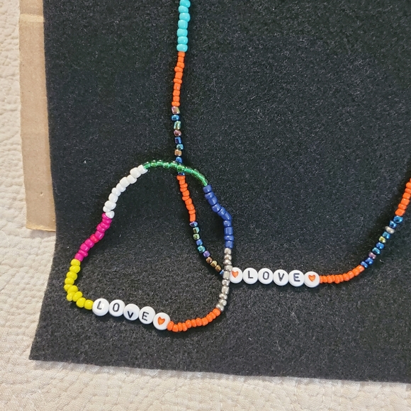MULTI-COLORED BEADED FUN NECKLACE SET WITH WORDS LOVE - Picture 4 of 11